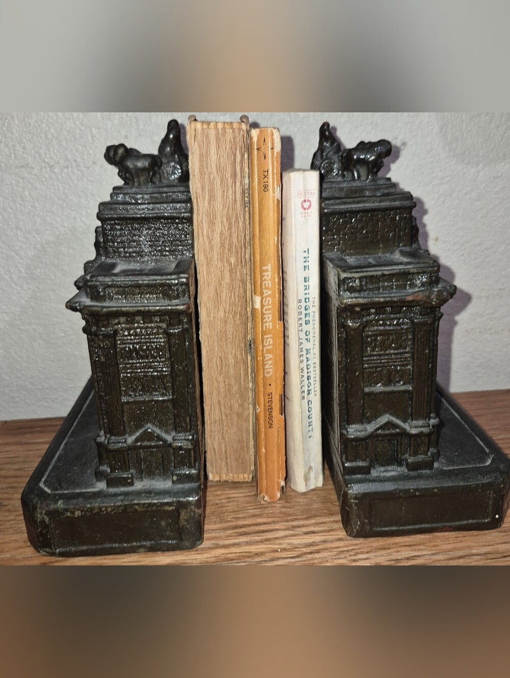 RARE, 1918 Vintage Pair of "Arch of Victory" bronze-clad bookends